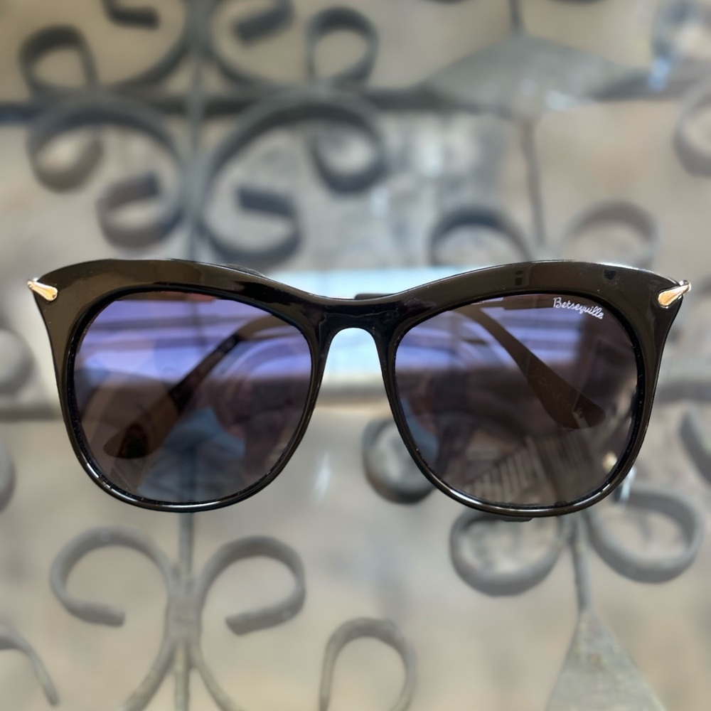 Betsyville cat eye black sunglasses glassses excellent